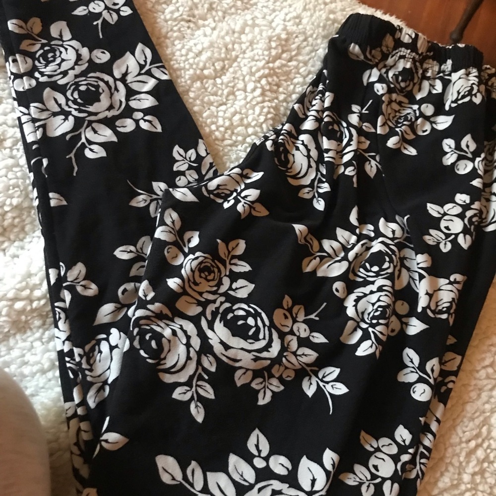Agnes & Dora pattern leggings size large